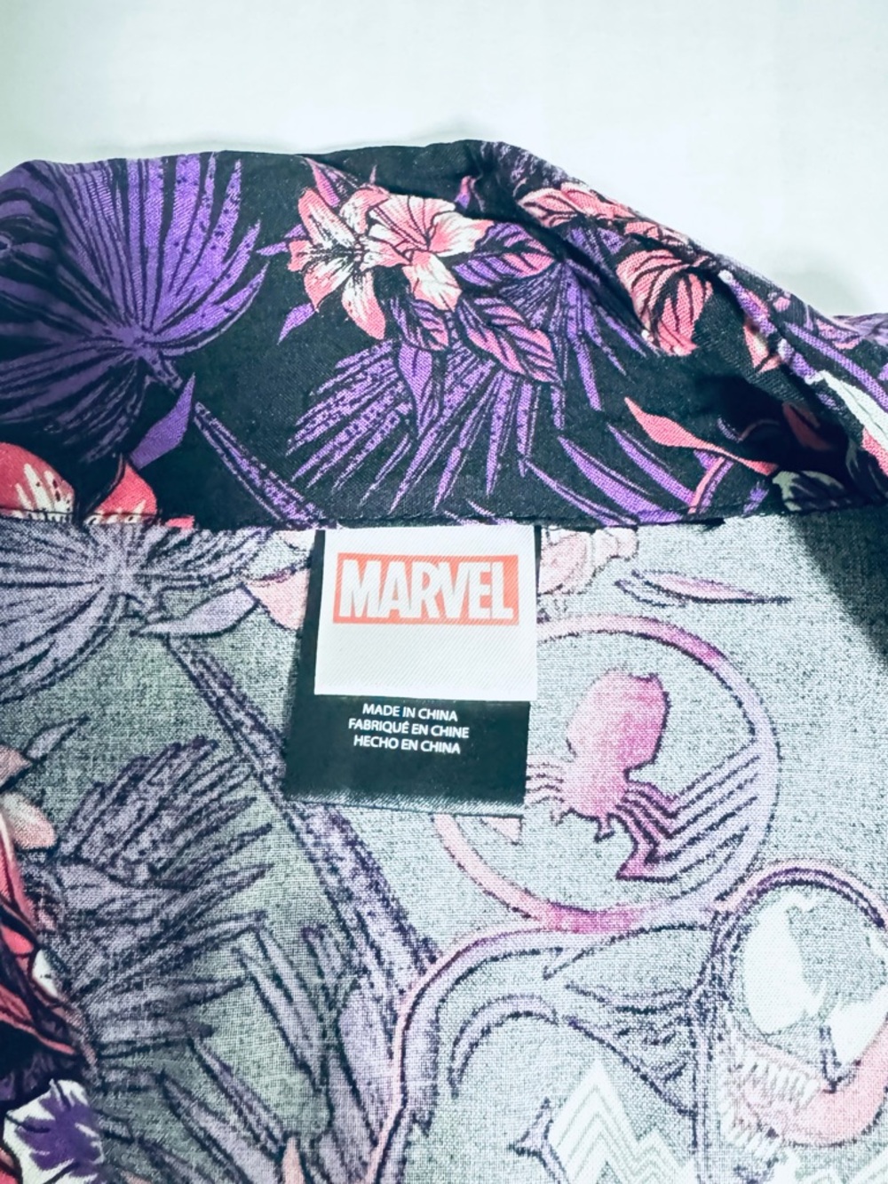Marvel Venom Hawaiian Camp Shirt Rayon Graphic Aloha Button Up Black Purple - Picture 6 of 9